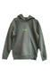 Ein Kapuzenpullover mit dem Namen Noa  in der Farbe Khaki. Hier ist die vordere Seite zu sehen. Auf der Brust ist die Aufschrift isociety in neon grün zu sehen. 